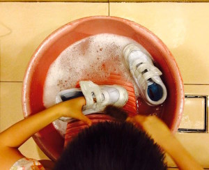 montessori practical life wash shoes